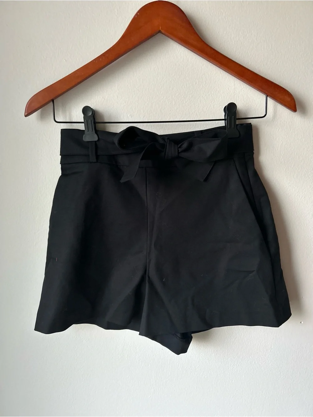 BABATON ARITZIA Black Belted Trouser Shorts | Size 0 | Like New